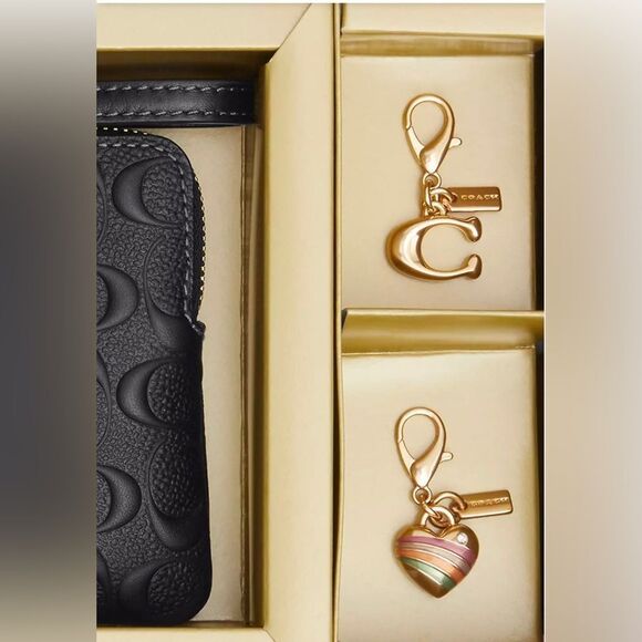 Coach Boxed Corner Zip Wristlet In Signature Leather - Picture 2 of 10